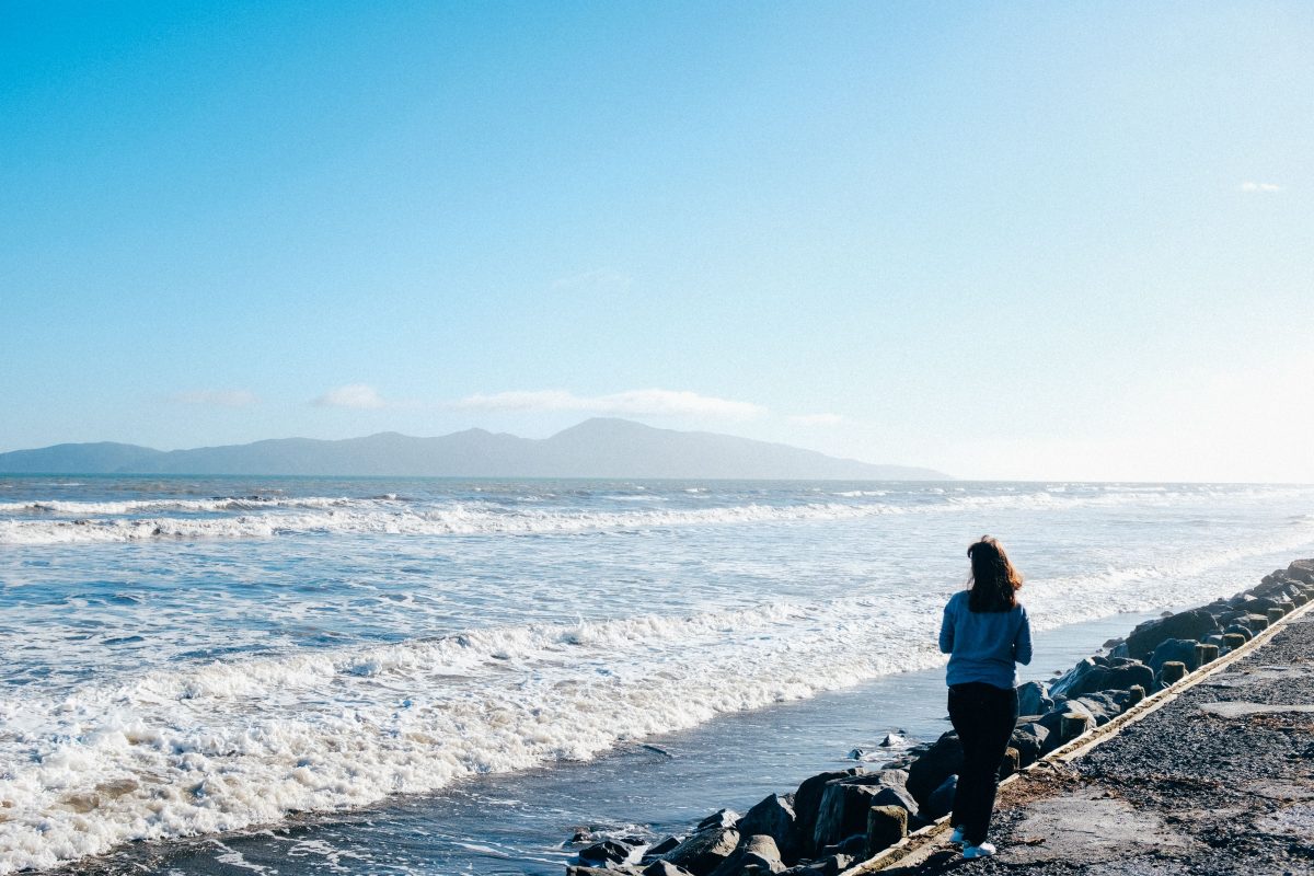 Paseo por la orilla del mar